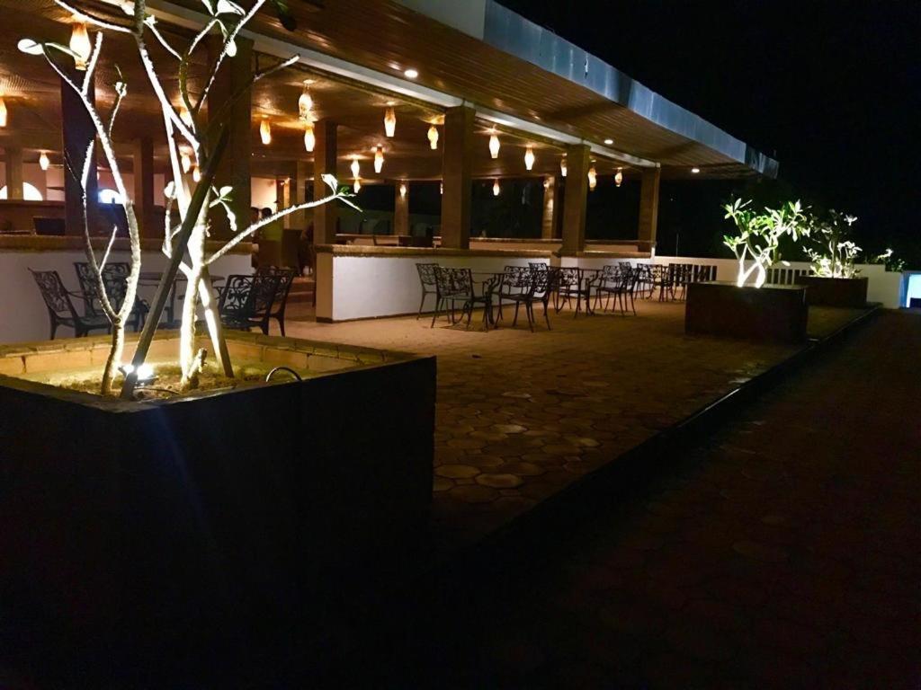 Peacock Beach Hotel Hambantota Zewnętrze zdjęcie