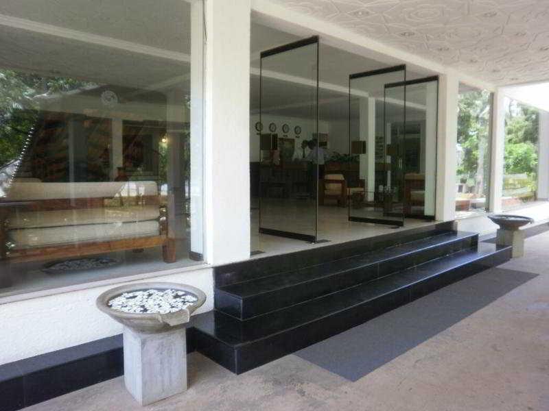 Peacock Beach Hotel Hambantota Zewnętrze zdjęcie